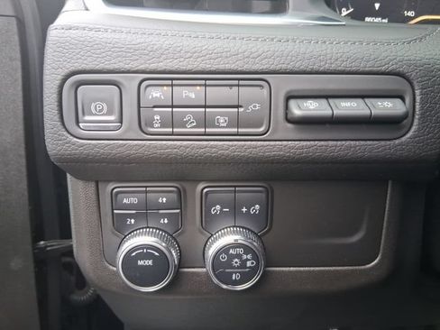 Used 2022 GMC Yukon Denali AWD/4WD image 13