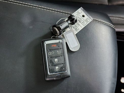 Used 2022 Jeep Grand Cherokee Overland w/ Luxury Tech Group IV AWD/4WD image 35
