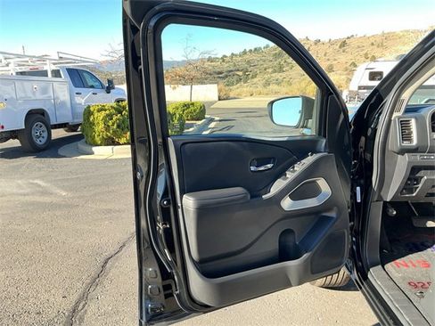 Used 2023 Nissan Frontier SV image 15