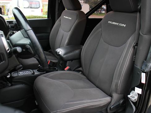 Used 2017 Jeep Wrangler Rubicon w/ Connectivity Group image 18