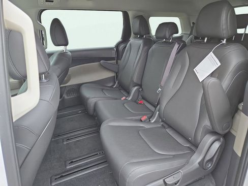 New 2026 Kia Carnival LXS image 19