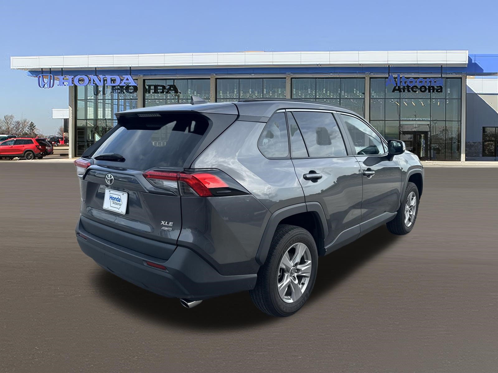 Used 2025 Toyota RAV4 XLE AWD/4WD image 4