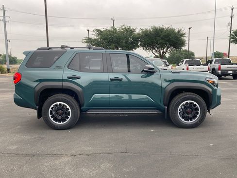 New 2026 Toyota 4Runner TRD Off-Road Premium AWD/4WD image 4
