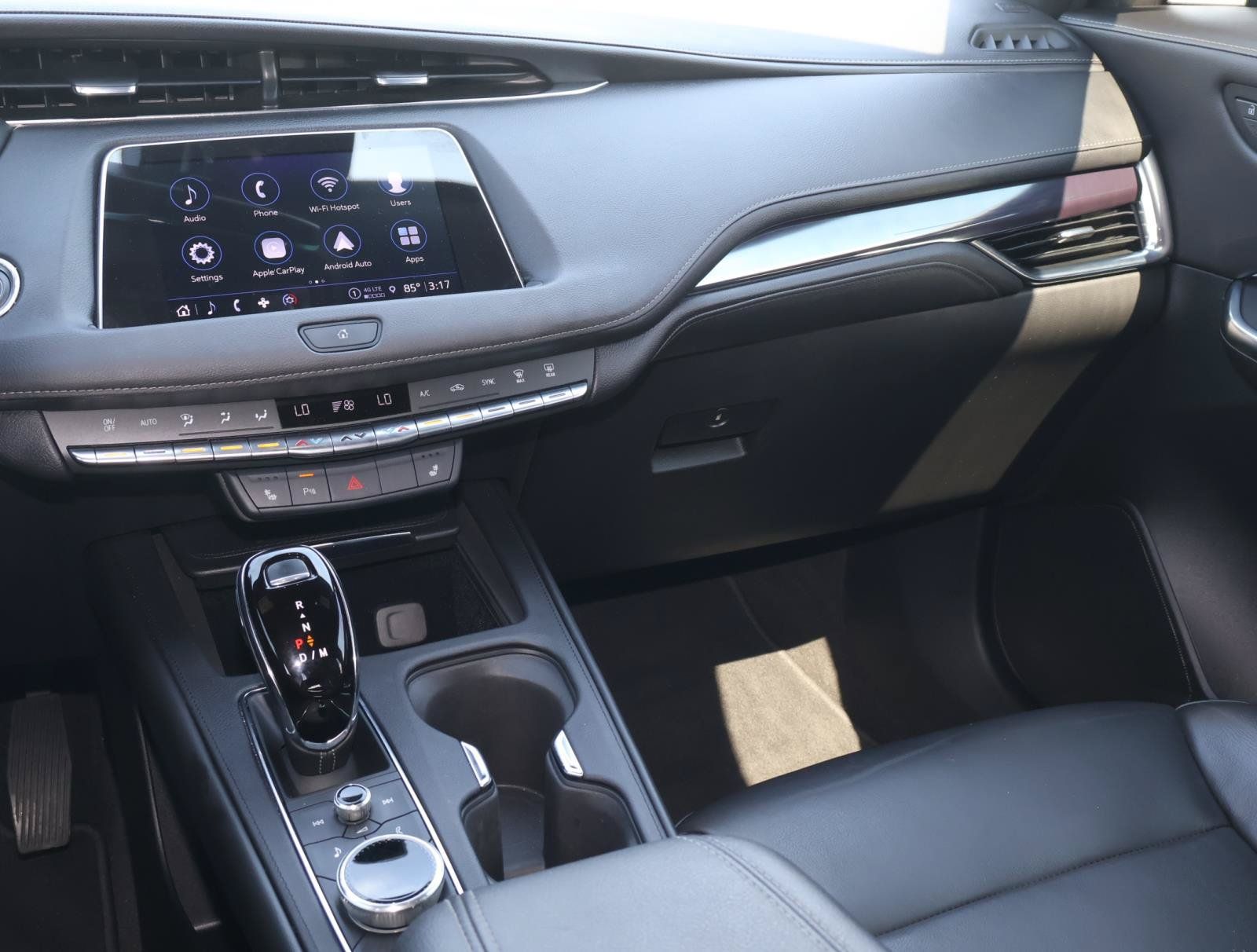 Used 2023 Cadillac XT4 Luxury w/ Cold Weather Package FWD image 16
