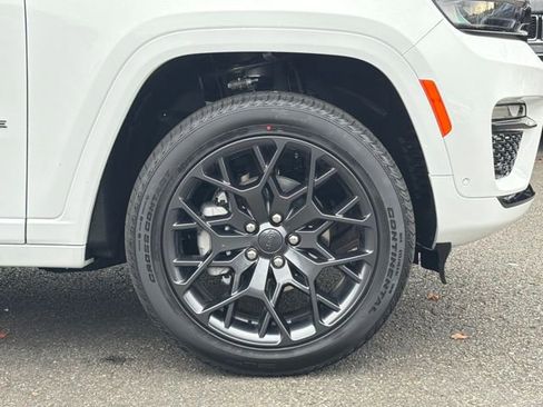 New 2025 Jeep Grand Cherokee Summit image 8