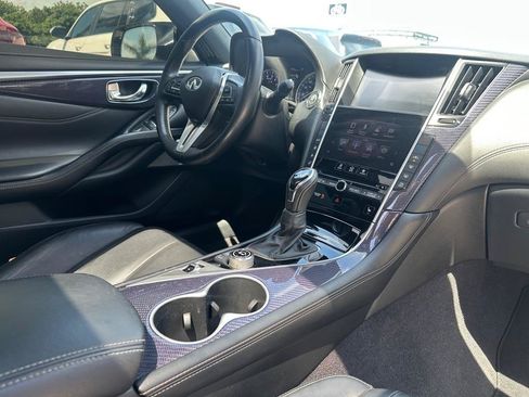 Used 2017 INFINITI Q60 Red Sport 400 RWD image 31