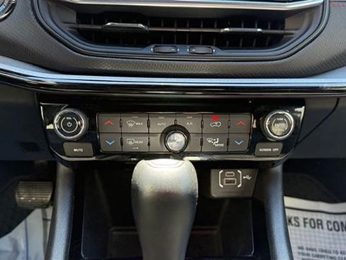 Used 2025 Jeep Compass Trailhawk AWD/4WD image 17
