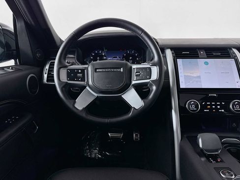 Used 2024 Land Rover Discovery Metropolitan Edition image 22