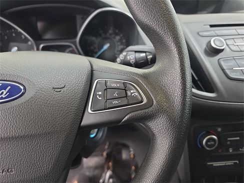 Used 2018 Ford Escape SE image 18