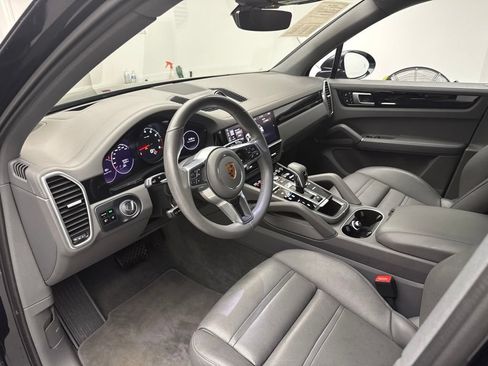 Certified 2021 Porsche Cayenne AWD/4WD image 6