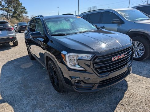 Used 2022 GMC Terrain SLT w/ Elevation Edition image 2