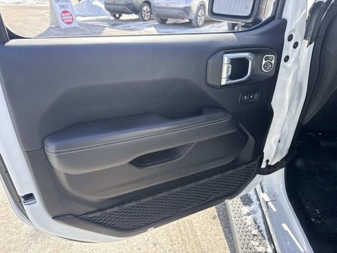Used 2019 Jeep Wrangler Unlimited Sahara image 19