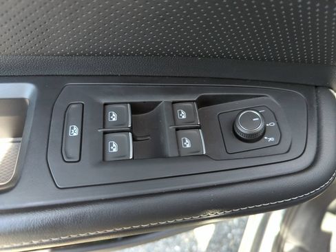 Used 2024 Volkswagen Atlas Cross Sport SE FWD image 33