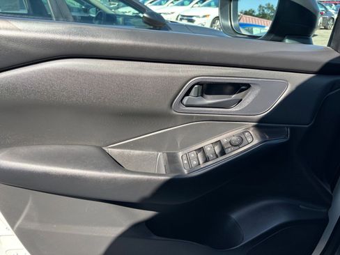 Used 2024 Nissan Rogue S image 18