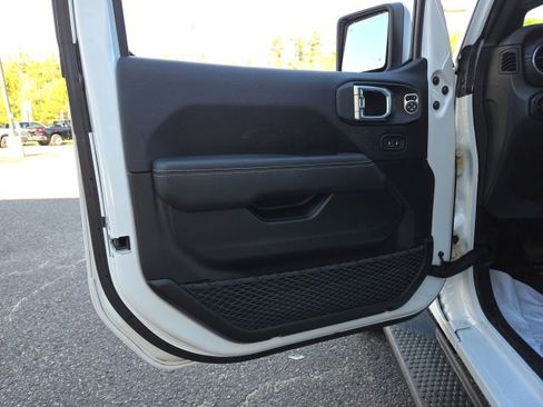 Used 2021 Jeep Wrangler Unlimited Sahara image 39