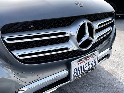 Used 2019 Mercedes-Benz GLC 300 w/ Premium Package image 31