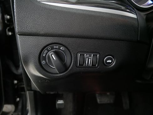 Used 2022 Chrysler 300 Touring image 26