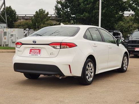 Used 2025 Toyota Corolla LE FWD image 3