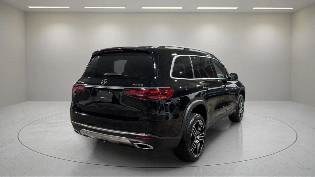 Used 2025 Mercedes-Benz GLS 450 4MATIC image 3