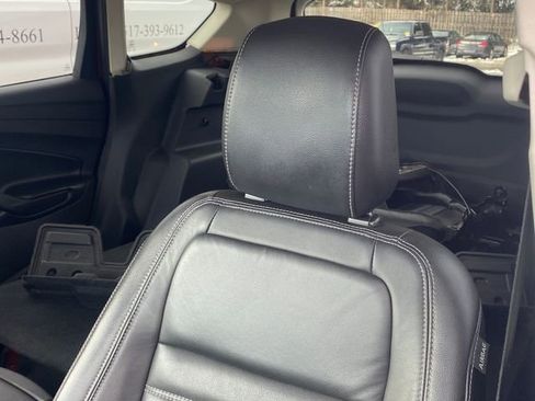 Used 2019 Ford Escape Titanium image 4