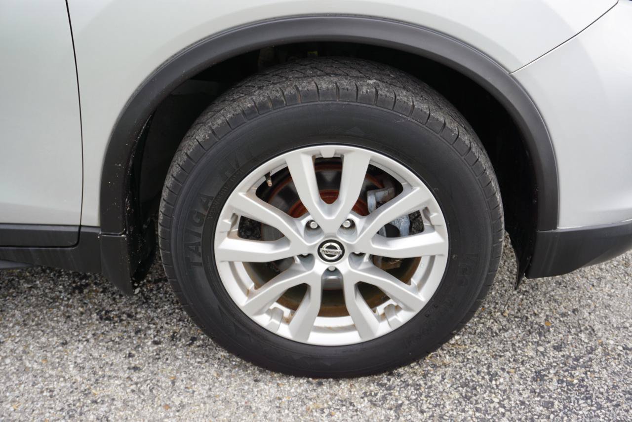 Used 2018 Nissan Rogue SV w/ Premium Package AWD/4WD image 6