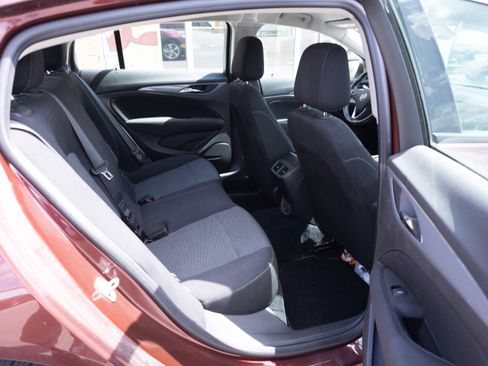 Used 2018 Buick Regal Preferred w/ Sights and Sounds Package FWD image 17