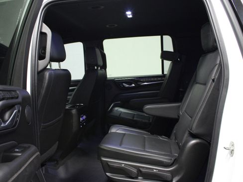 Used 2021 GMC Yukon XL Denali image 13