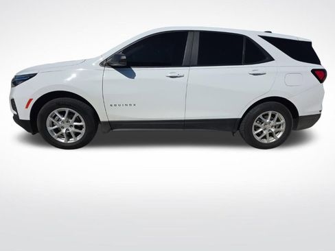 Used 2022 Chevrolet Equinox LS w/ LS Convenience Package AWD/4WD image 38