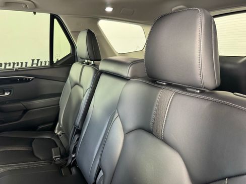 Used 2025 Honda Pilot Touring image 10