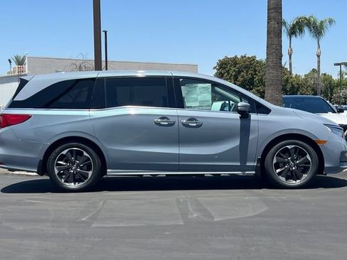 Used 2024 Honda Odyssey Elite image 3