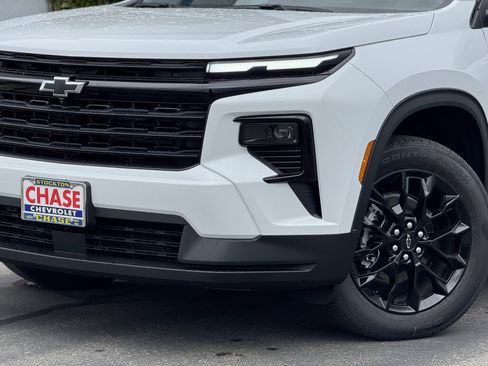 New 2026 Chevrolet Traverse LT w/ Midnight/Sport Edition AWD/4WD image 3