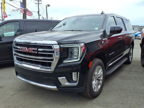 Used 2024 GMC Yukon XL SLT AWD/4WD image 3