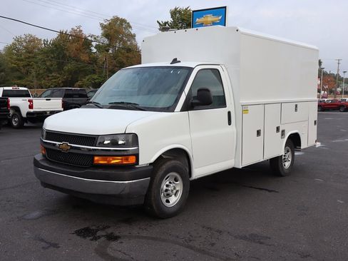 New 2025 Chevrolet Express 3500 w/ Power Convenience Package image 17