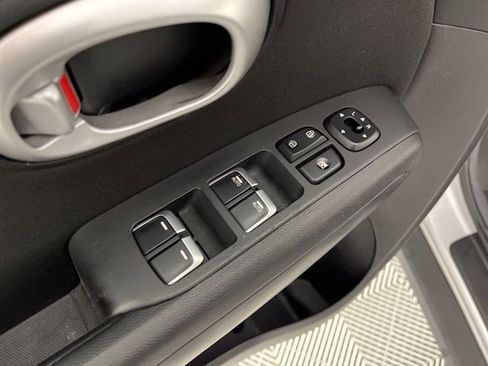 Used 2019 Kia Soul + image 29