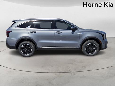 New 2025 Kia Sorento S image 3
