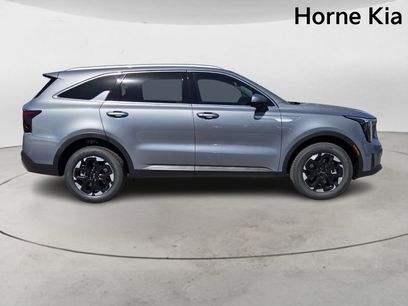 New 2025 Kia Sorento S