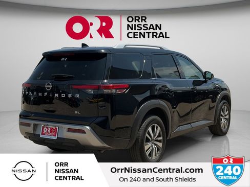 Used 2025 Nissan Pathfinder SL FWD image 5