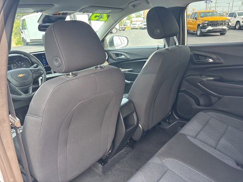 Used 2025 Chevrolet Trax LS image 32