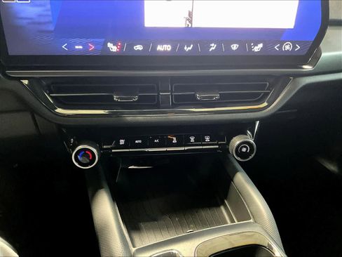 Used 2024 Chevrolet Equinox EV RS image 25