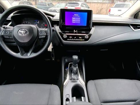 Used 2025 Toyota Corolla LE image 14