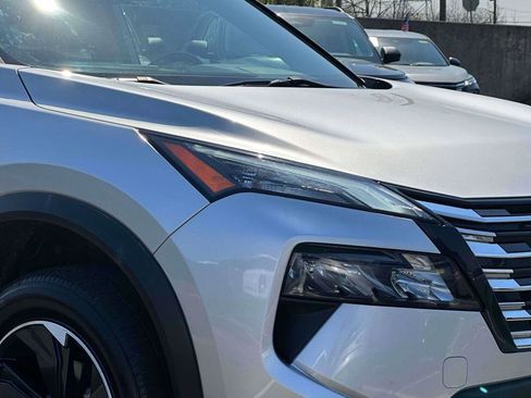 Used 2024 Nissan Rogue SV image 7