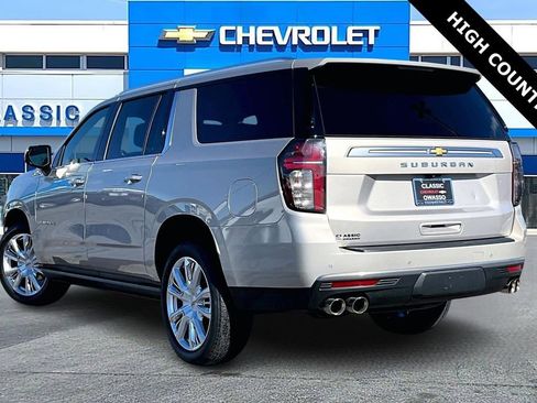 Used 2022 Chevrolet Suburban High Country image 4