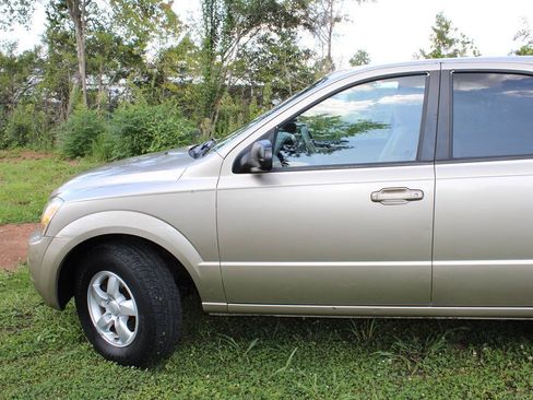 Used 2008 Kia Sorento 2WD image 11