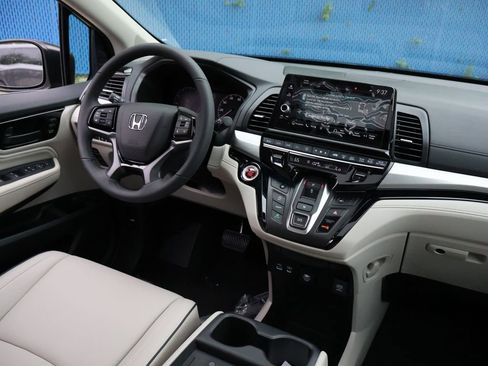 New 2026 Honda Odyssey Touring image 12