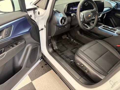 New 2026 Chevrolet Equinox EV LT image 31