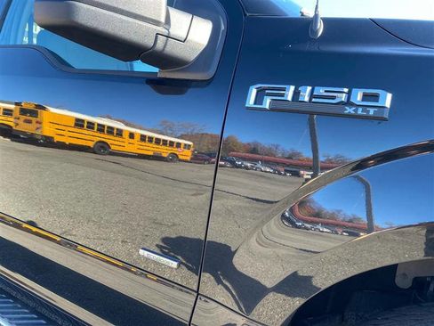 Used 2015 Ford F150 XLT image 18