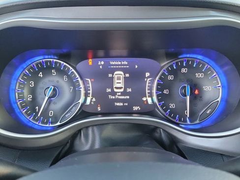 Used 2024 Chrysler Pacifica Touring-L image 25