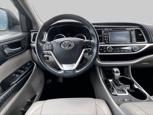Used 2016 Toyota Highlander Limited Platinum FWD image 5