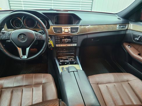Used 2014 Mercedes-Benz E 350 4MATIC Wagon image 2