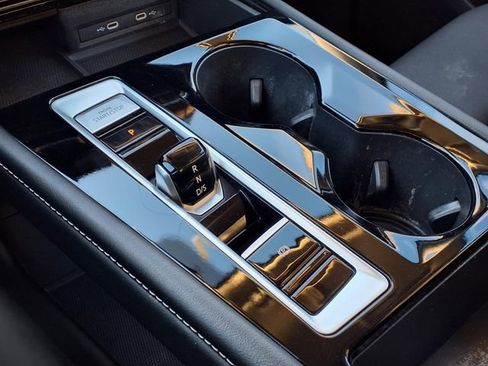 Used 2024 Volkswagen Atlas SE image 11